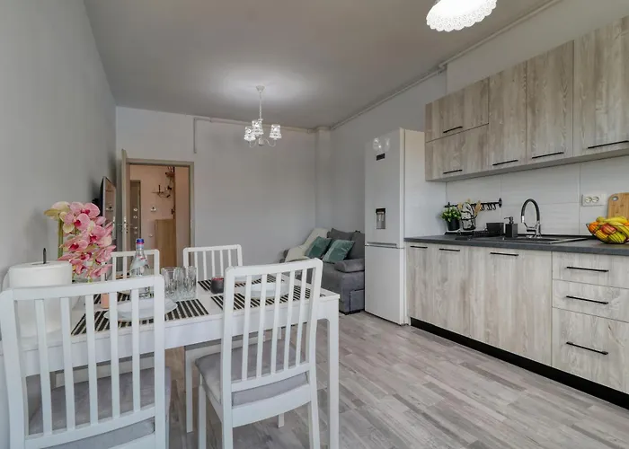 Homie Gray Apartment - Private Parking - Self Check-In